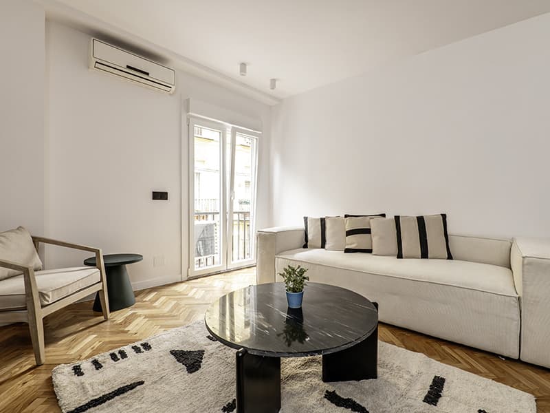 Climatisation appartement parisien design parquet chevron